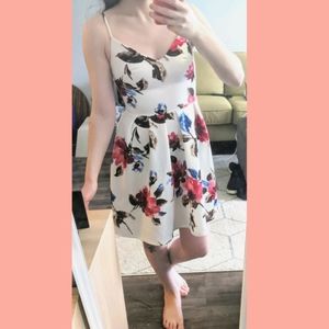 White and color floral dress XS